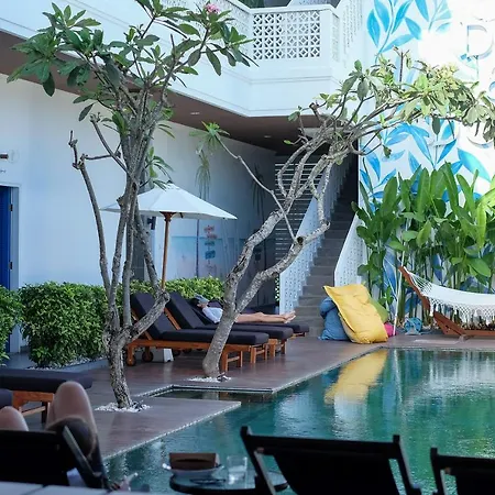 Albergue Dip & Doze Living
